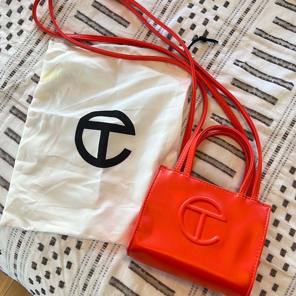 ✨AUTHENTIC✨ Telfar small orange shopping bag 🍊